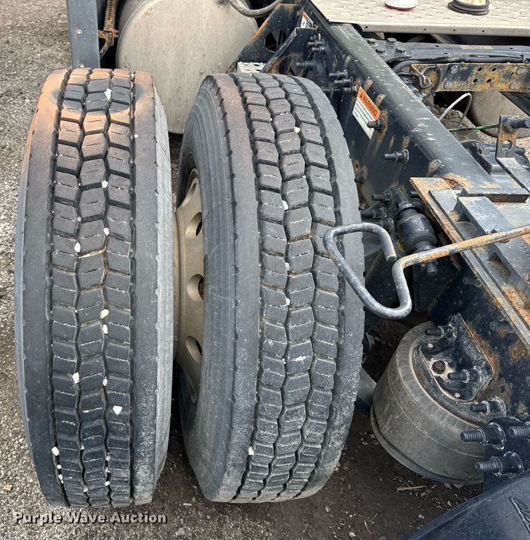 image for item YA0371 2018 Freightliner Cascadia semi truck