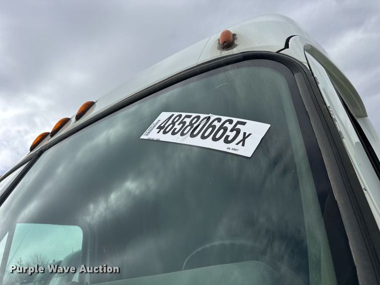 image for item YA0371 2018 Freightliner Cascadia semi truck