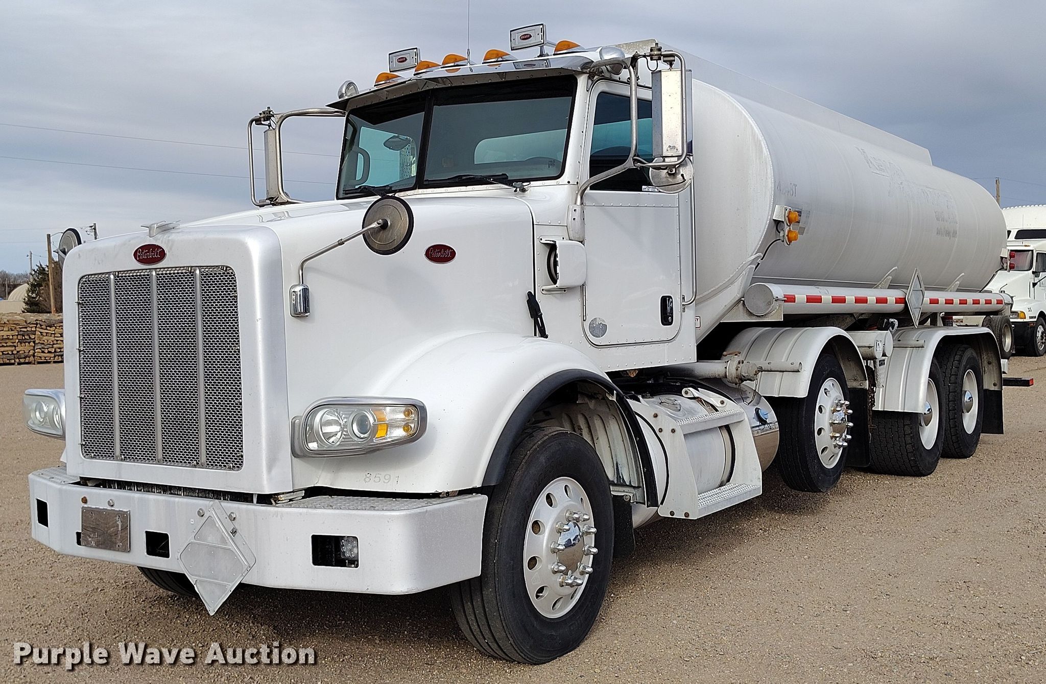 2014 Peterbilt 367 fuel truck in Syracuse, KS | Item EO9983
