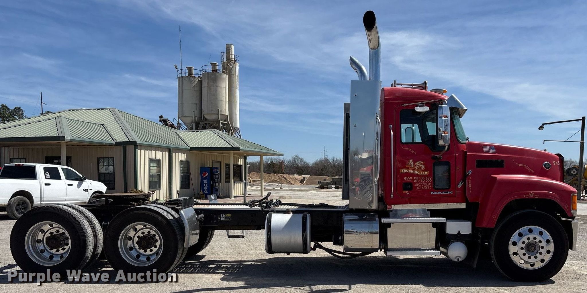 2013 Mack CHU613 semi truck in McAlester, OK | Item OB9517