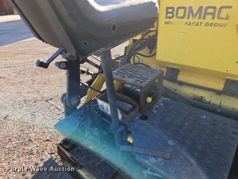 image for item DT7648 Bomag BF815 paver