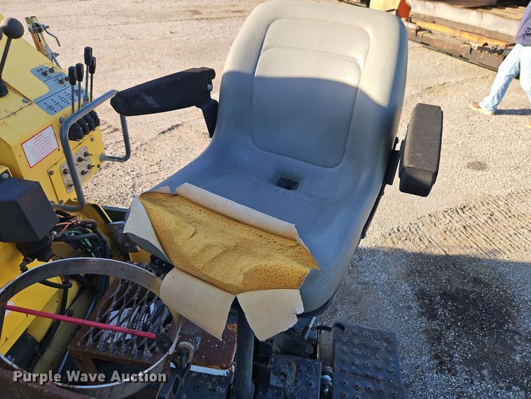 image for item DT7648 Bomag BF815 paver