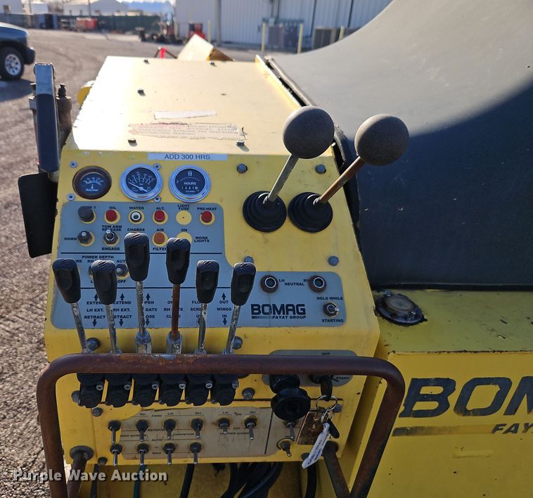 image for item DT7648 Bomag BF815 paver