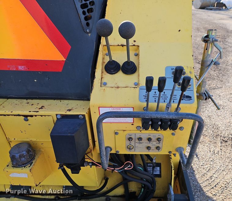 image for item DT7648 Bomag BF815 paver