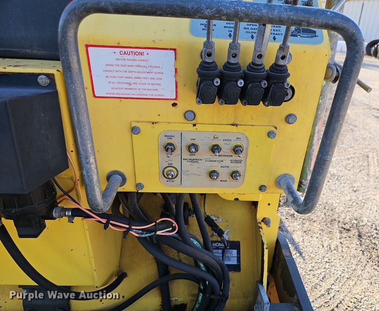 image for item DT7648 Bomag BF815 paver