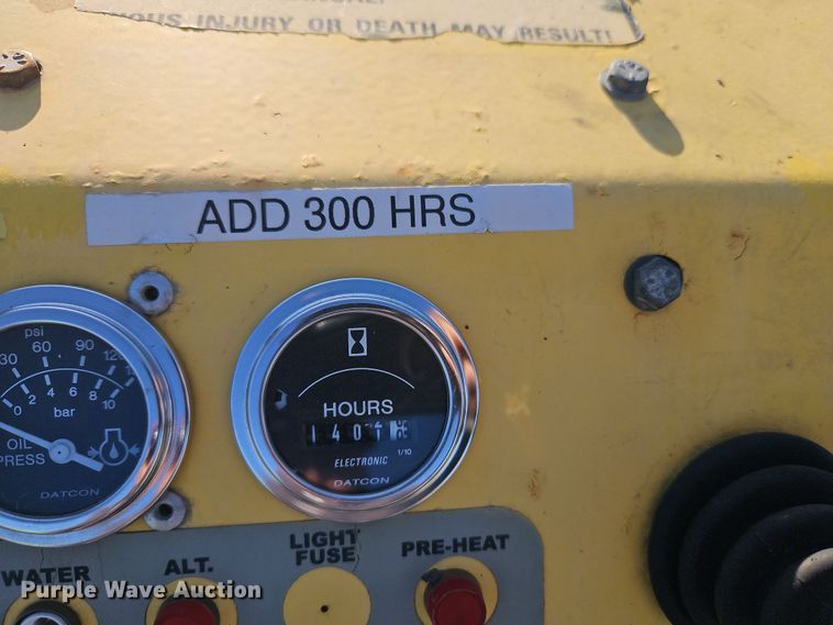 image for item DT7648 Bomag BF815 paver