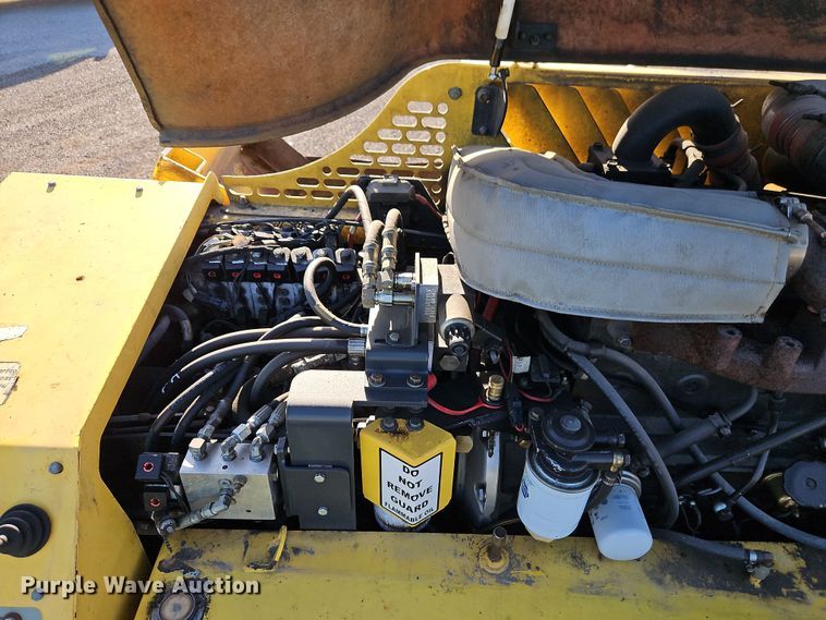 image for item DT7648 Bomag BF815 paver