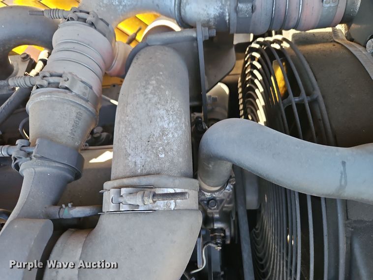 image for item DT7648 Bomag BF815 paver