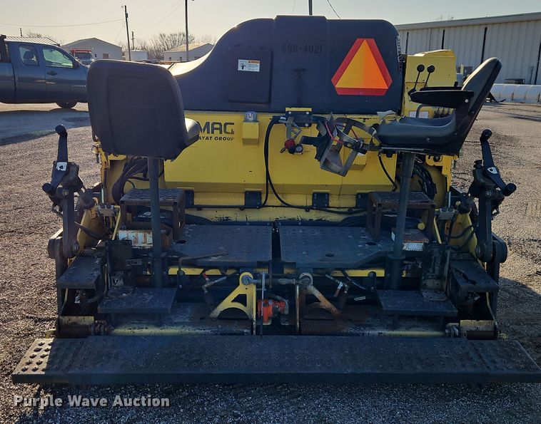 image for item DT7648 Bomag BF815 paver