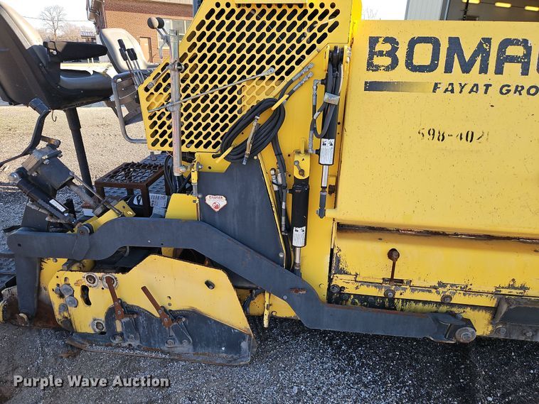 image for item DT7648 Bomag BF815 paver