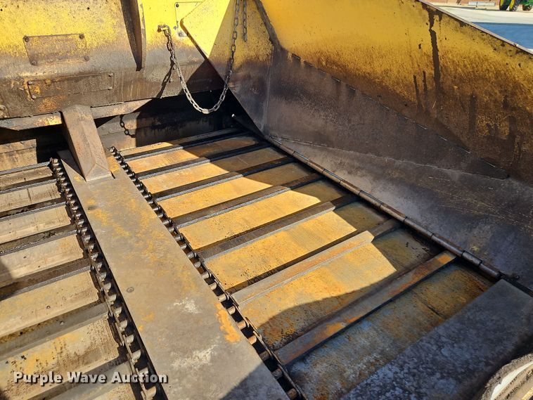 image for item DT7649 Bomag BF815 paver