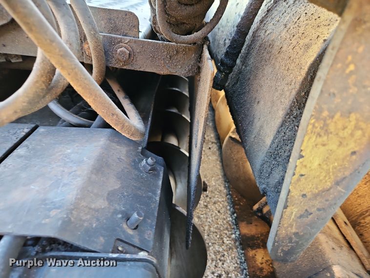 image for item DT7649 Bomag BF815 paver