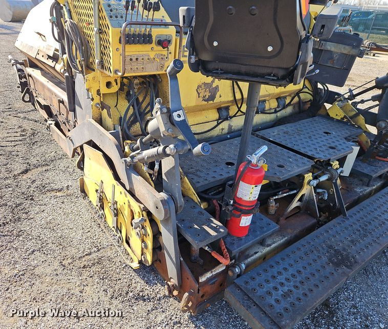 image for item DT7649 Bomag BF815 paver