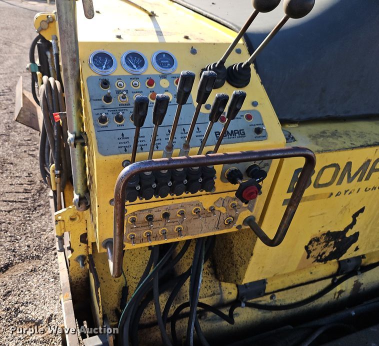 image for item DT7649 Bomag BF815 paver