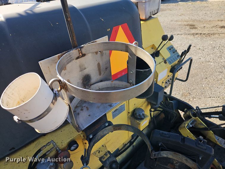 image for item DT7649 Bomag BF815 paver