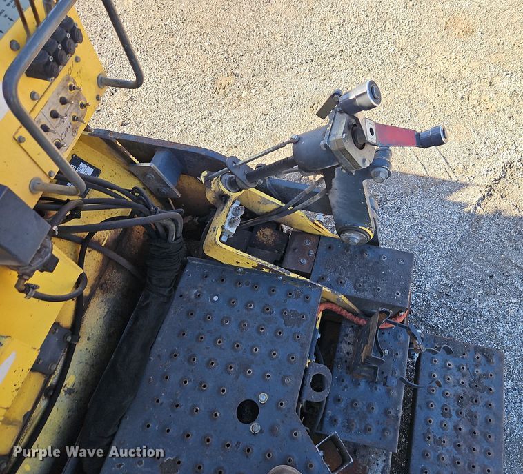 image for item DT7649 Bomag BF815 paver