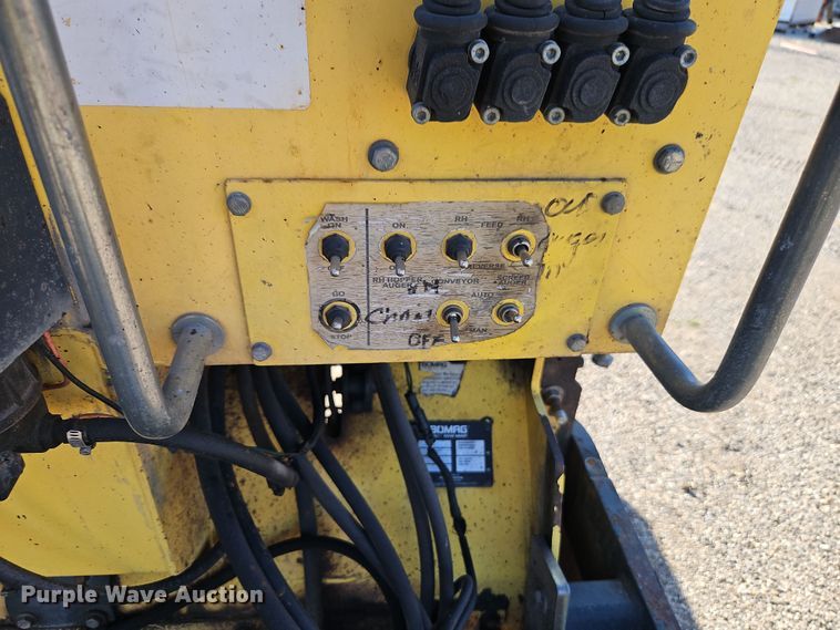 image for item DT7649 Bomag BF815 paver