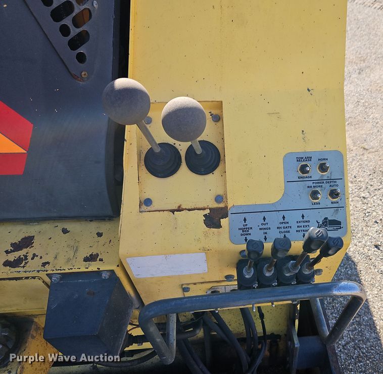 image for item DT7649 Bomag BF815 paver