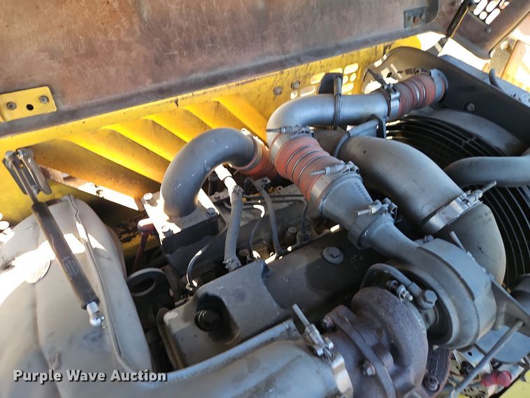 image for item DT7649 Bomag BF815 paver