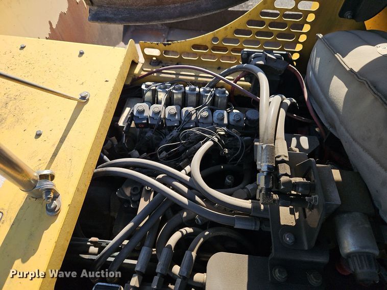 image for item DT7650 Bomag BF815 paver