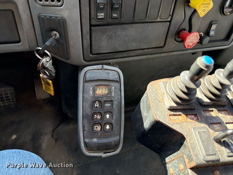 image for item ED4015 2007 International 7400 dump truck