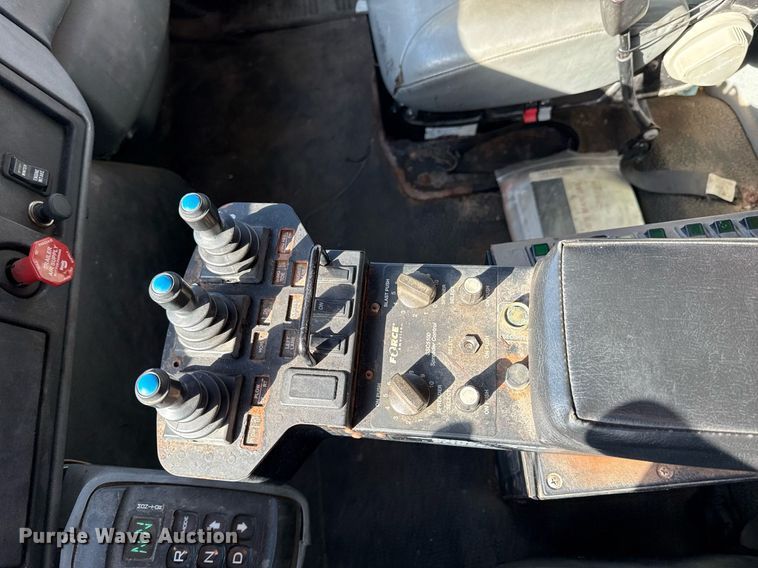 image for item ED4015 2007 International 7400 dump truck