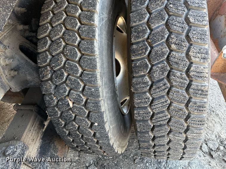 image for item ED4015 2007 International 7400 dump truck