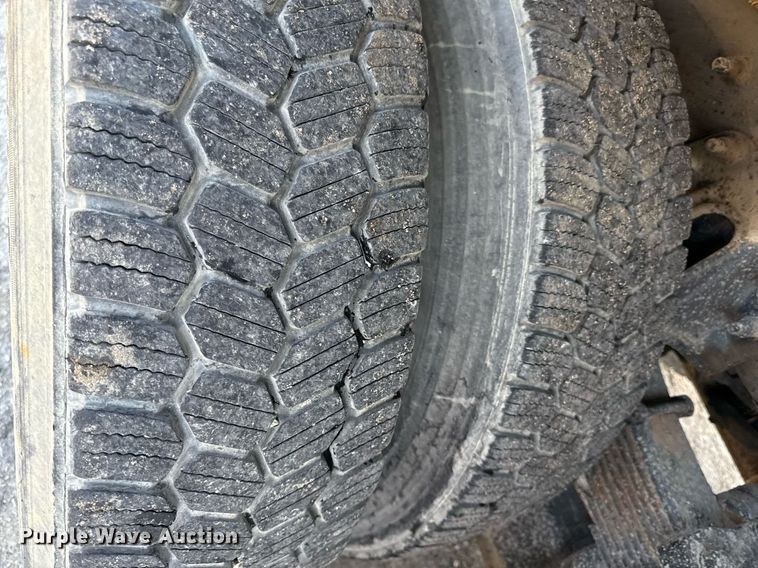 image for item ED4015 2007 International 7400 dump truck