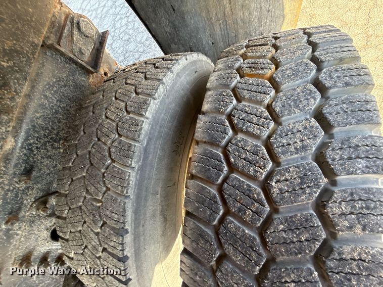 image for item ED4015 2007 International 7400 dump truck