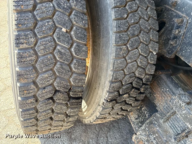 image for item ED4015 2007 International 7400 dump truck