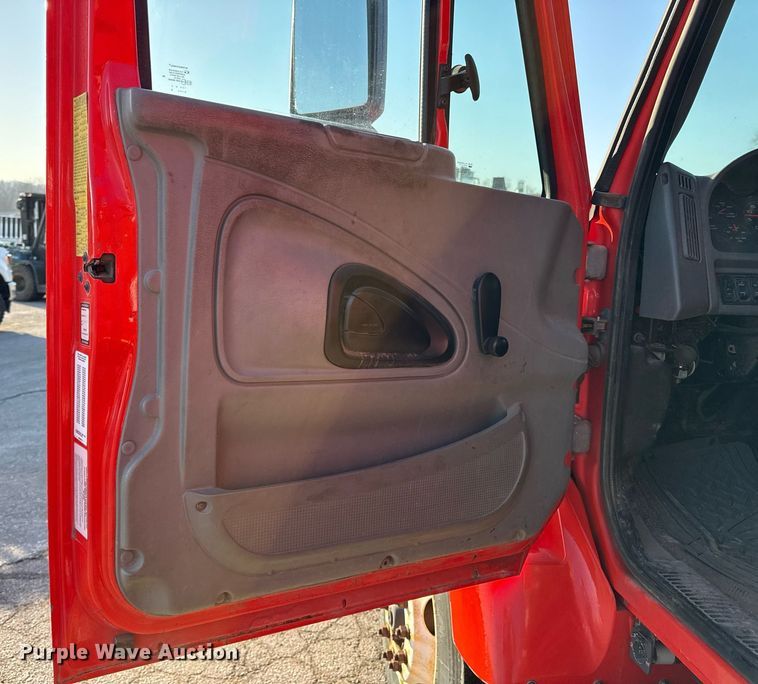 image for item ED4016 2007 International 7400 dump truck