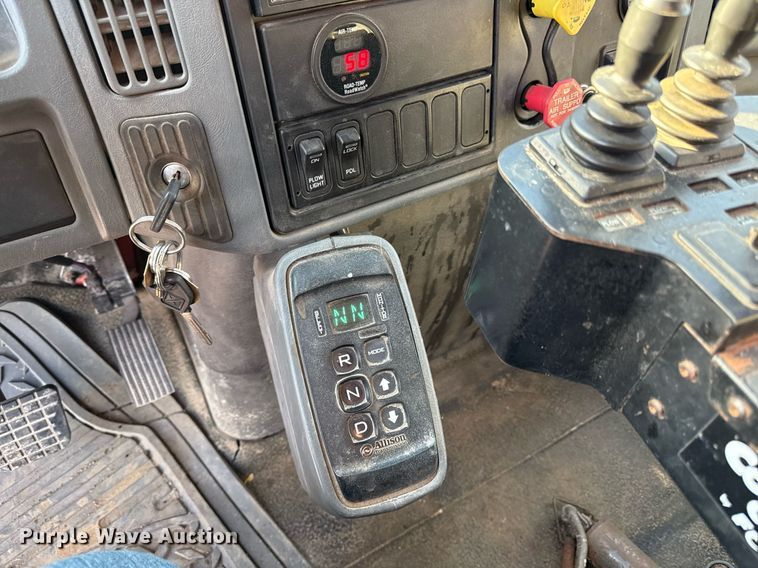 image for item ED4016 2007 International 7400 dump truck