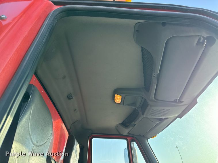 image for item ED4016 2007 International 7400 dump truck