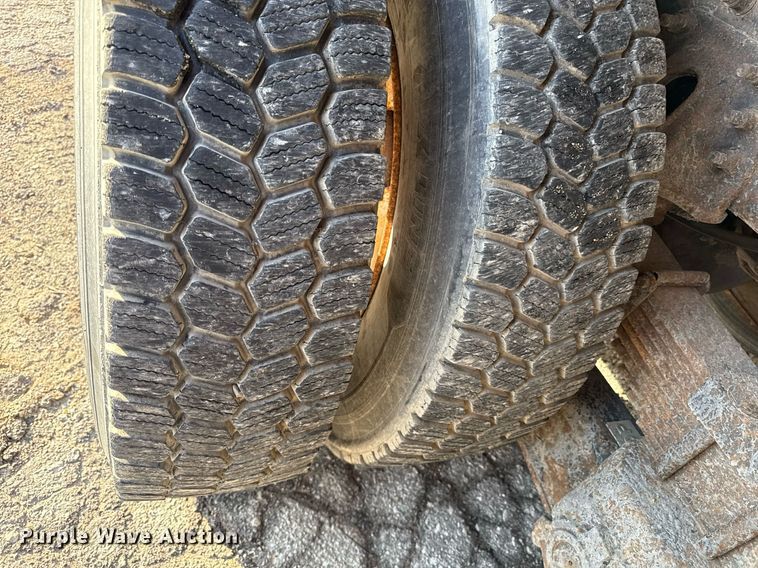 image for item ED4016 2007 International 7400 dump truck