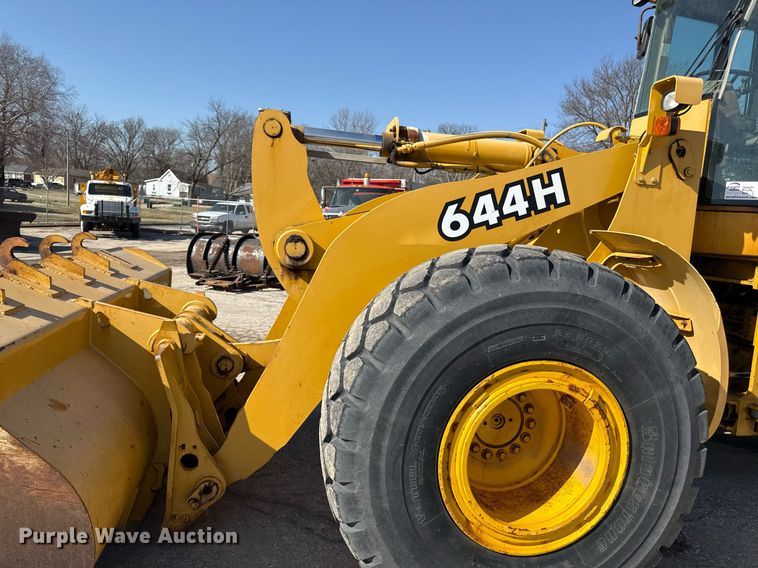image for item ED4032 2002 John Deere 644H wheel loader