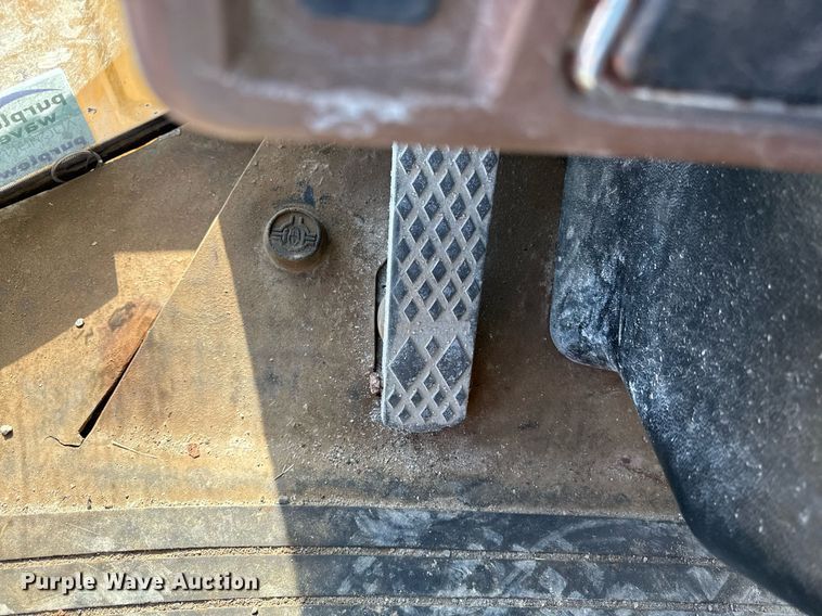 image for item ED4032 2002 John Deere 644H wheel loader