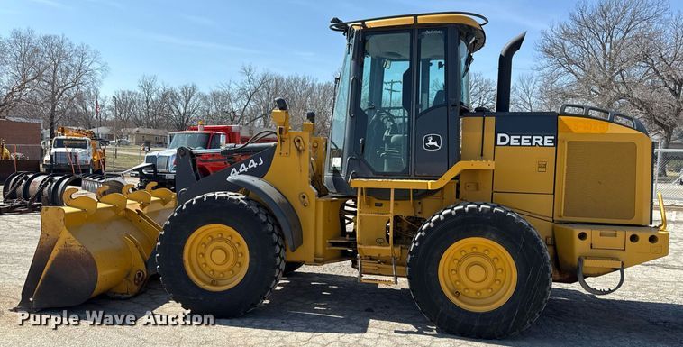 image for item ED4033 2006 John Deere 444J wheel loader