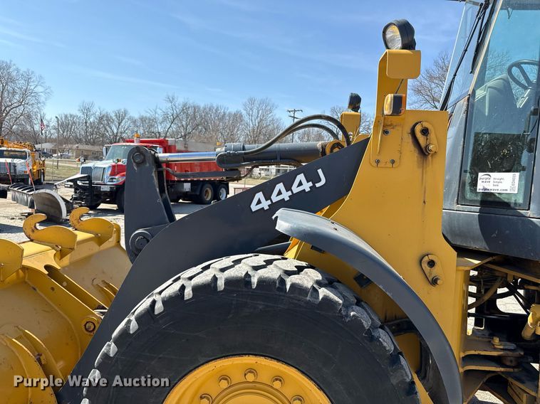 image for item ED4033 2006 John Deere 444J wheel loader