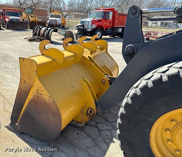 image for item ED4033 2006 John Deere 444J wheel loader