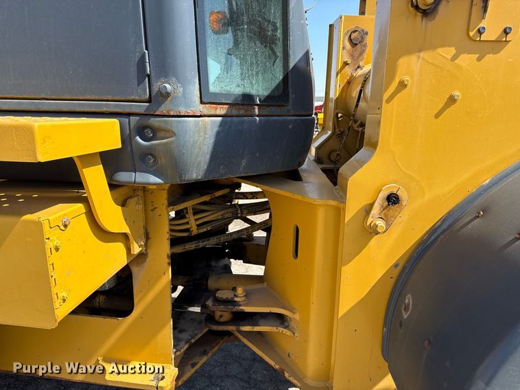 image for item ED4033 2006 John Deere 444J wheel loader
