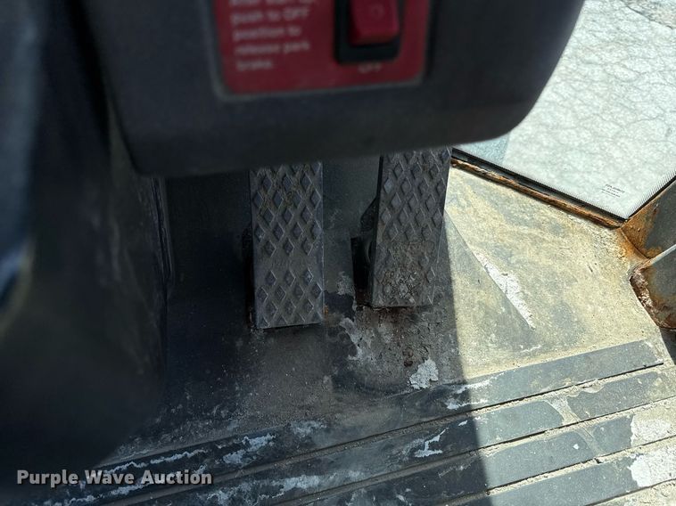 image for item ED4033 2006 John Deere 444J wheel loader