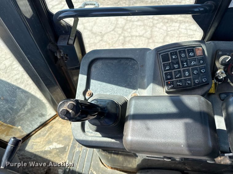 image for item ED4033 2006 John Deere 444J wheel loader