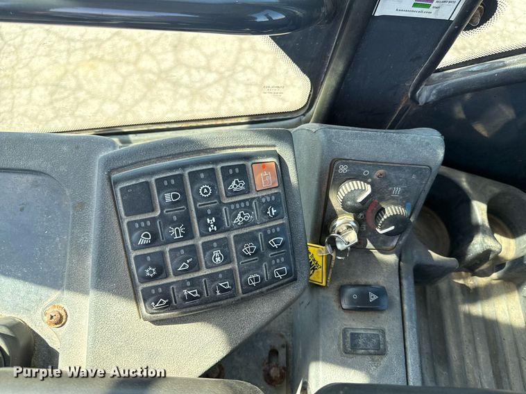 image for item ED4033 2006 John Deere 444J wheel loader