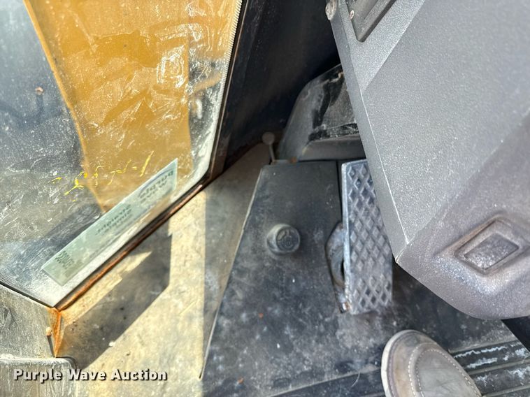 image for item ED4033 2006 John Deere 444J wheel loader