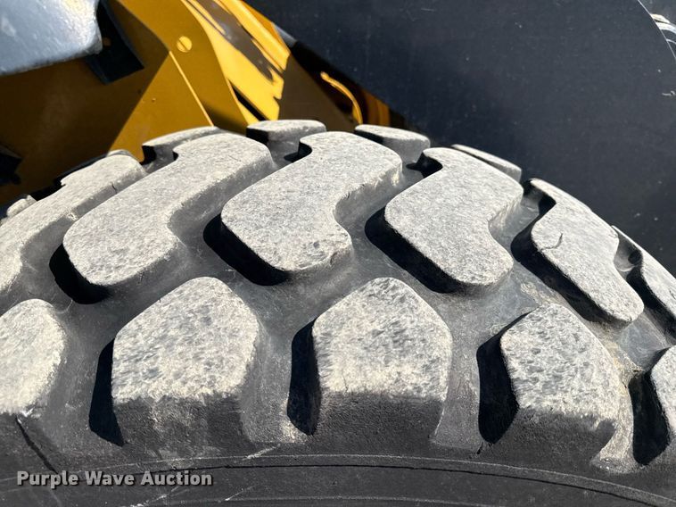 image for item ED4033 2006 John Deere 444J wheel loader