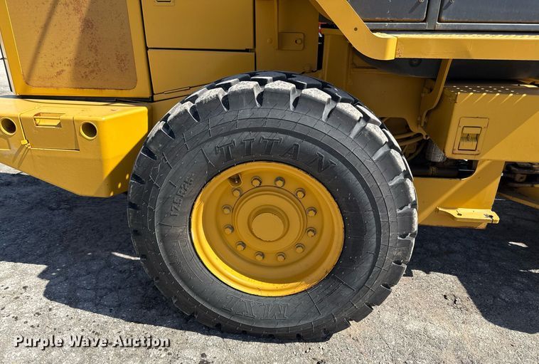 image for item ED4033 2006 John Deere 444J wheel loader