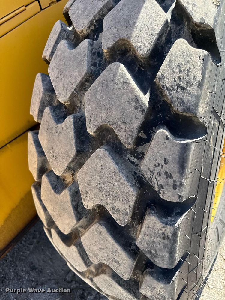 image for item ED4033 2006 John Deere 444J wheel loader