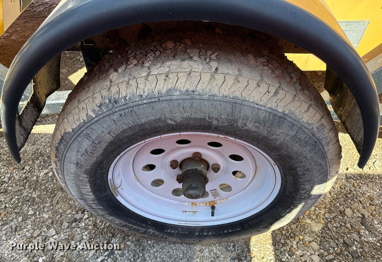 image for item ED4035 2008 Energy Absorption System arrow board trailer