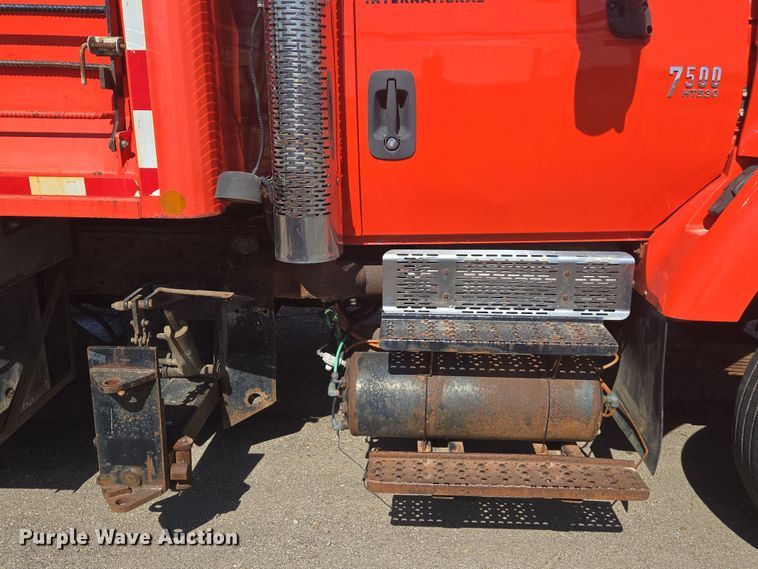 image for item ED4036 2003 International 7500 dump truck