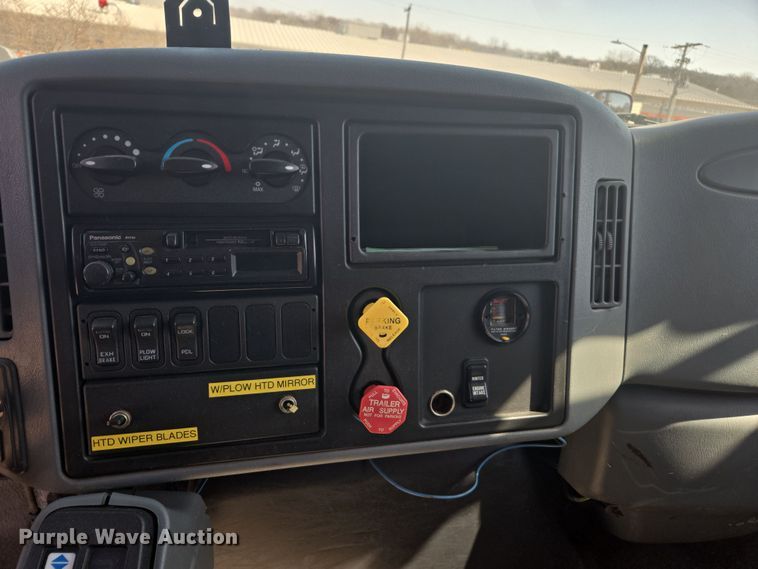 image for item ED4036 2003 International 7500 dump truck